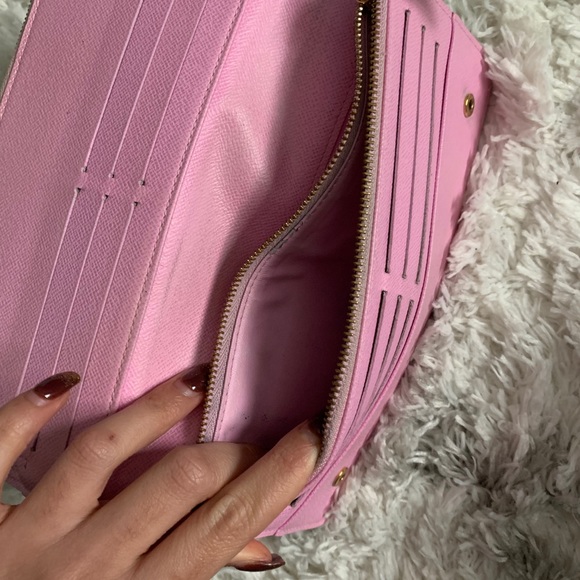 Limited edition Louis Vuitton wallet - Picture 7 of 9